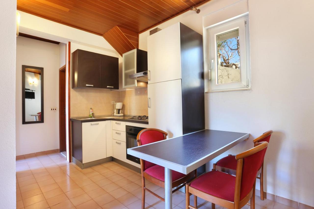 Apartments With A Parking Space Brela, Makarska - 18495 Exterior foto