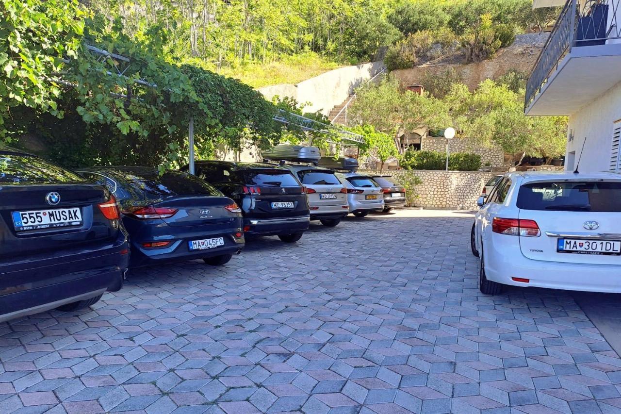 Apartments With A Parking Space Brela, Makarska - 18495 Exterior foto