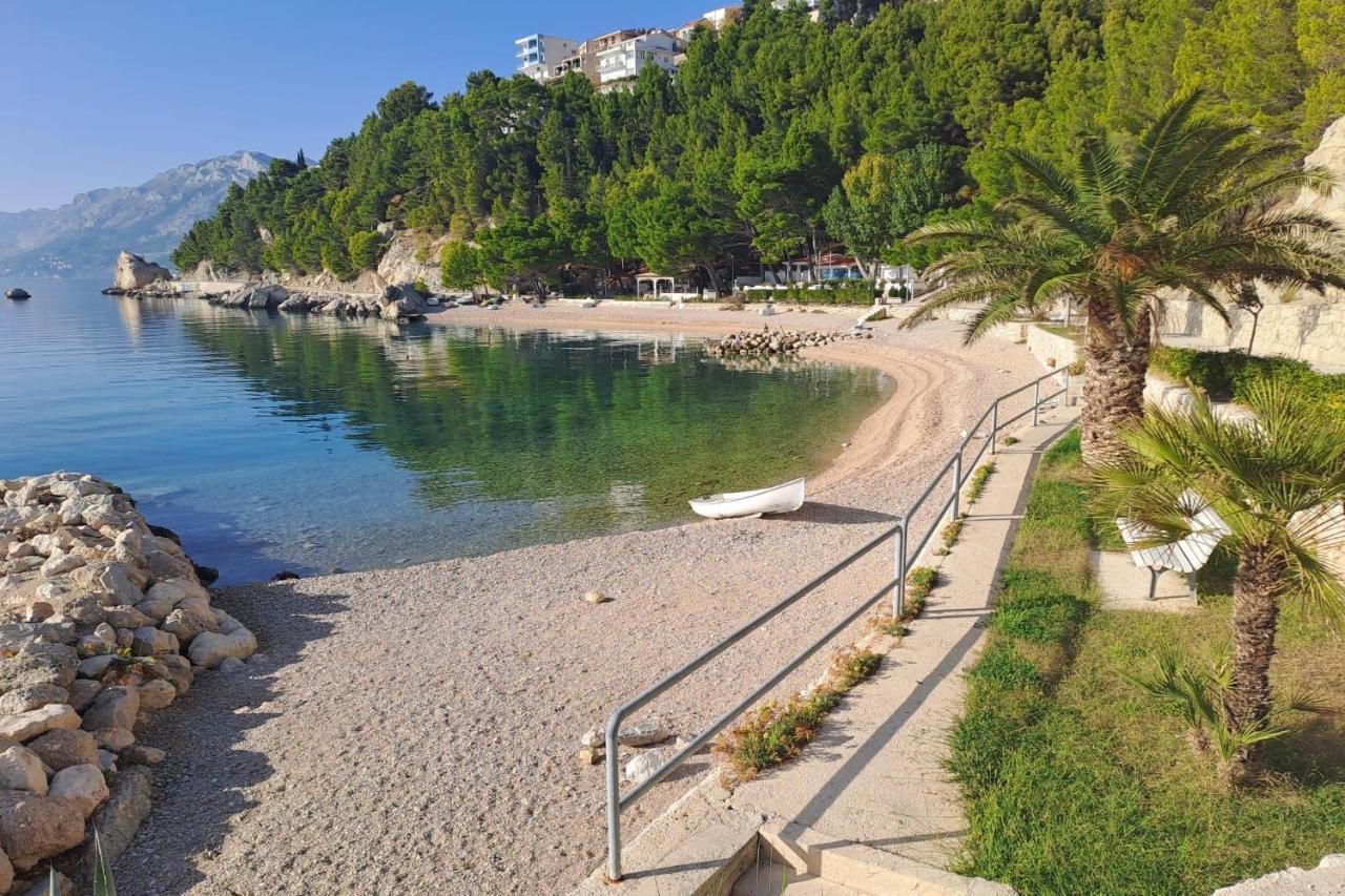 Apartments With A Parking Space Brela, Makarska - 18495 Exterior foto